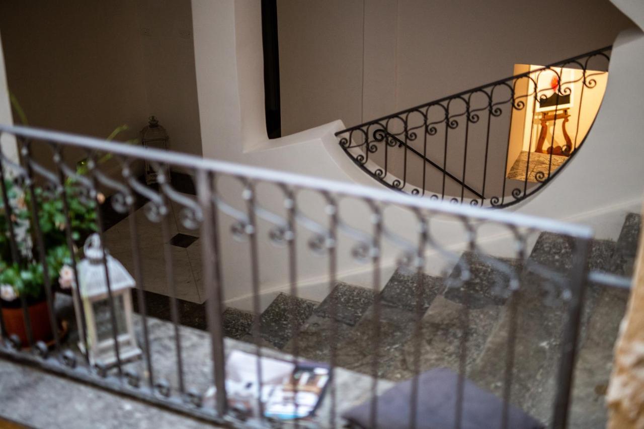 Guest house Palazzo Del Poeta - Dimora Contemporanea 2*